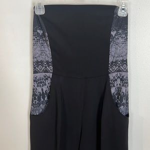 Strapless jumper with pockets.